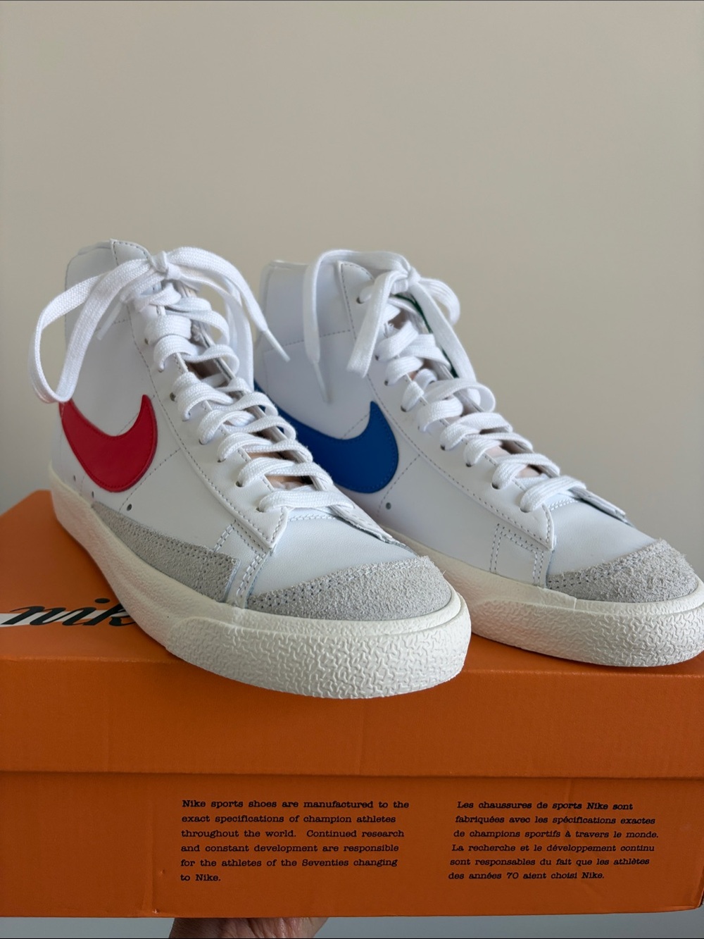 Nike Men’s Blazer Mid ‘77 VNTG - White/Habanero-Medium Blue